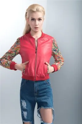 Blouson Cuir Bimatière Rouge pour Femme Manches Brodées Colorées