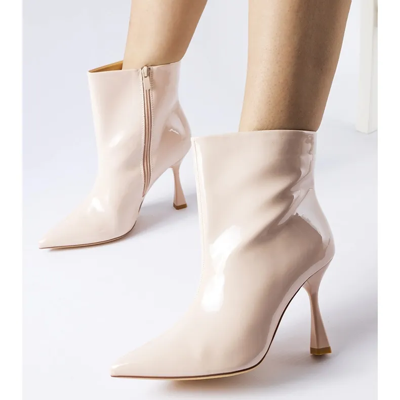 Bottines en cuir verni beige de Dionisi