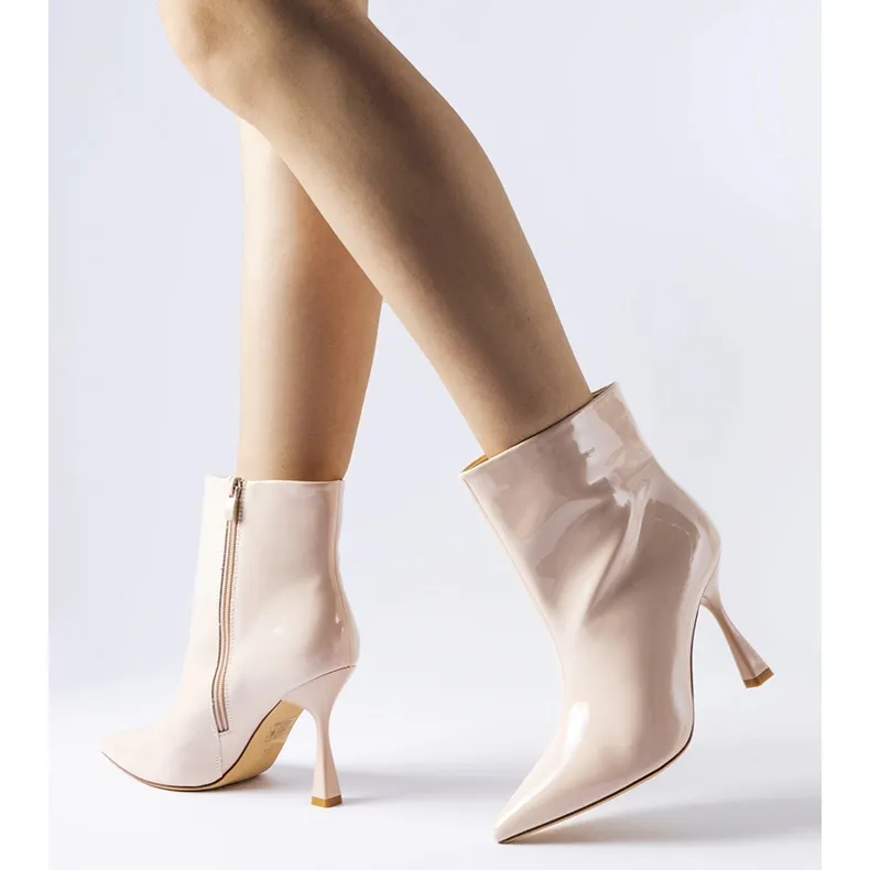 Bottines en cuir verni beige de Dionisi