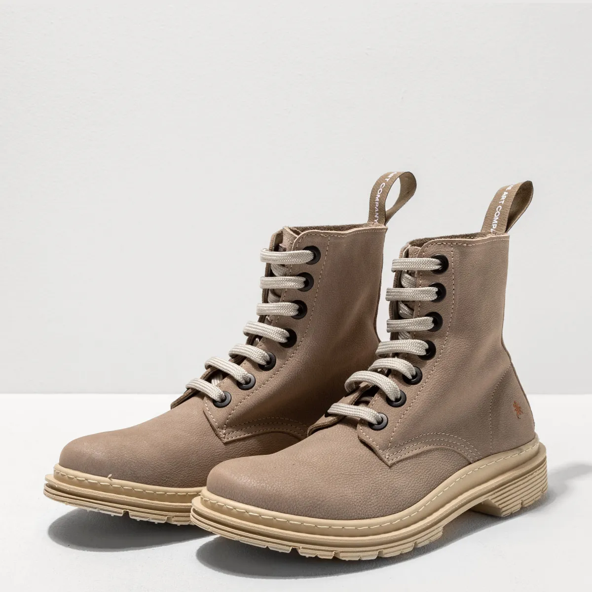 Bottines à lacets style rangers en nubuck - Beige